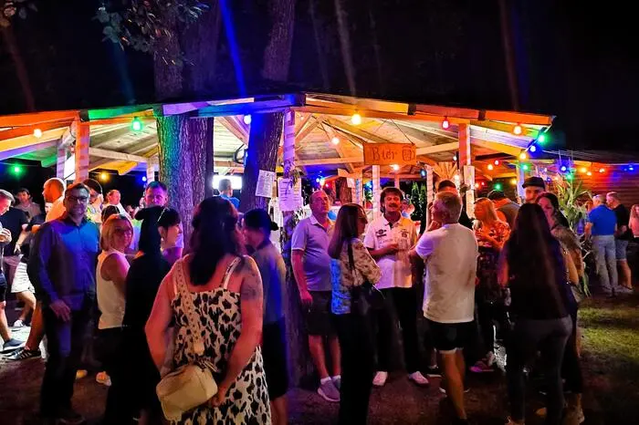 Das herrliche Wetter lockte aus allen Teilen der Region zahlreiche Besucherinnen und Besucher an, sodass sich Eisschützenverein Obmann Harald Kienreich mit seinem Team nicht über leere Tische und Bänke beklagen konnte.