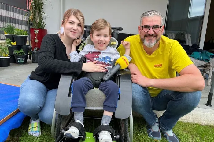 Denn Matthias ist von Geburt an beeinträchtigt. Er leidet an Zerebralparese - kann nicht sprechen und sich nur sehr schwer bewegen.