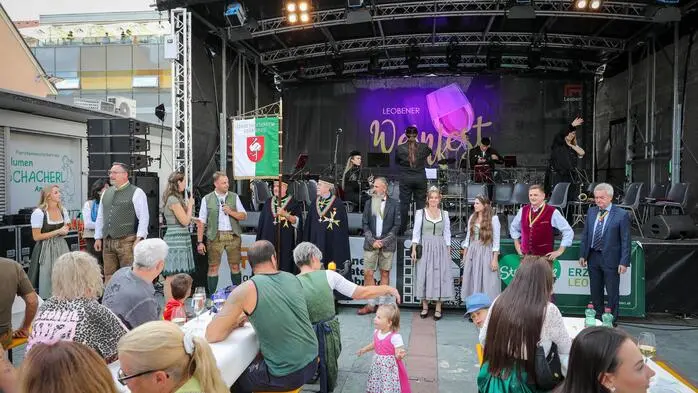 Das Weinfest lockte einmal mehr zahlreiche Besucher auf den Leobener Hauptplatz.