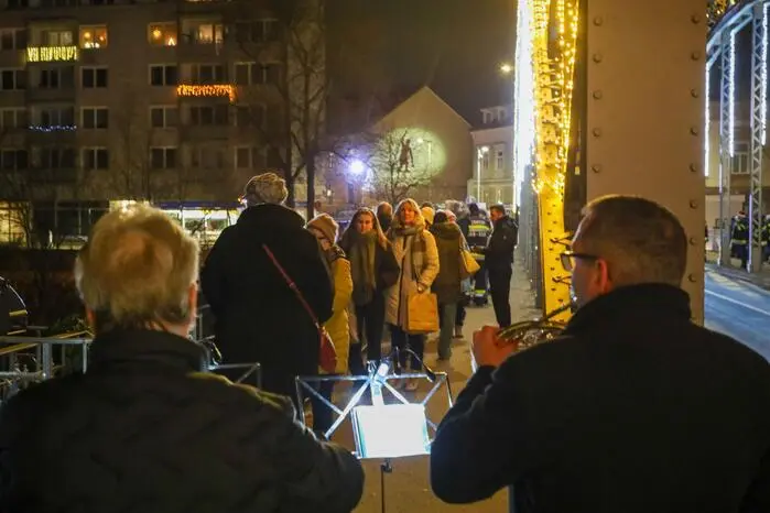 Mit diesem Weihnachtsschwimmen bedankten sich die Taucher für ein unfallfreies Einsatzjahr und hoffen auf ein ebenso glücklich verlaufendes Jahr 2026.