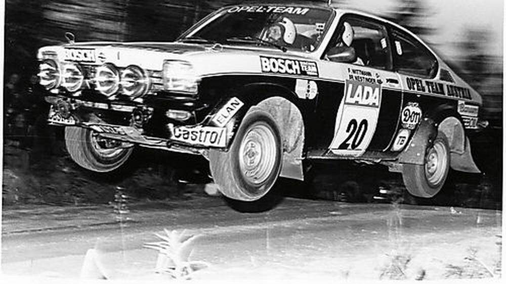 Abgehoben: Helmut Deimel mit Franz Wittmann im Rallye-Opel