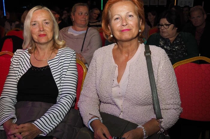 Bitte klicken Sie sich durch die Bilder. . .