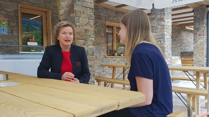 Medien.Mittelpunkt-Stipendiatin Carina Pichler im Gespräch mit Gertrude Tumpel-Gugerell