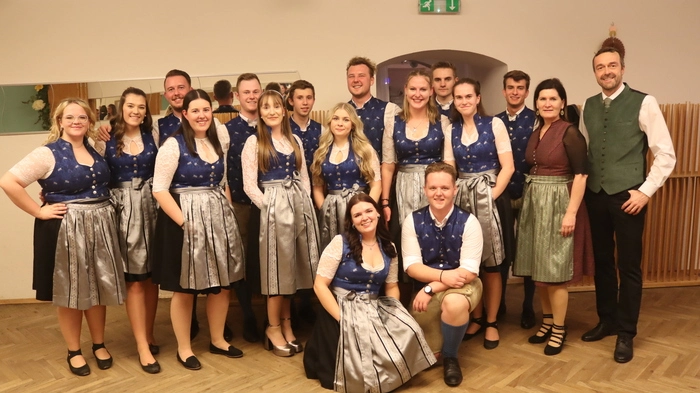 Die LJ Pölling sorgte mit der Bauernschaft Pölling/Fischering für einen unterhaltsamen Ballabend in St. Andrä.