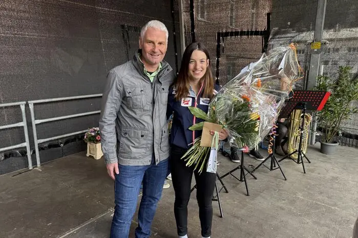 Gratulant Herwig Pletz, Obmann des SC Erzbergland