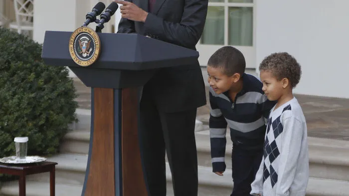 Jedes Jahr darf der US-Präsident in einer humorigen Zeremonie zwei Truthähne begnadigen.