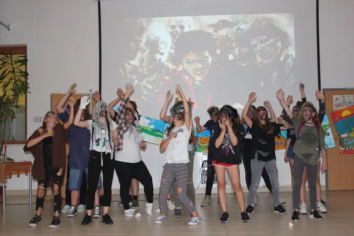 Zum Abschluss wurde zum Welthit "Thriller" von Michael Jackson getanzt.