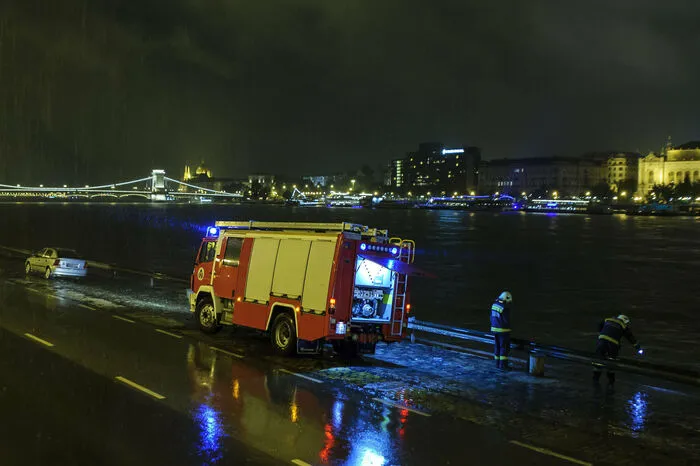 Hier finden Sie Bilder vom Rettungseinsatz nach dem Unglück.