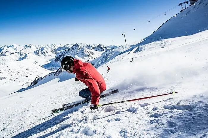 Das höchstgelegene Skigebiet Österreichs: Das höchste Skigebiet in Österreich ist mit Pisten auf bis zu 3440 Meter das Skigebiet Pitztaler Gletscher in Tirol, wo die Saison von November bis Mai geht.