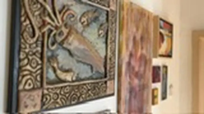 Leeb ist als Künstler und Journalist tätig und wurde auch als Umweltaktivist mehrfach ausgezeichnet