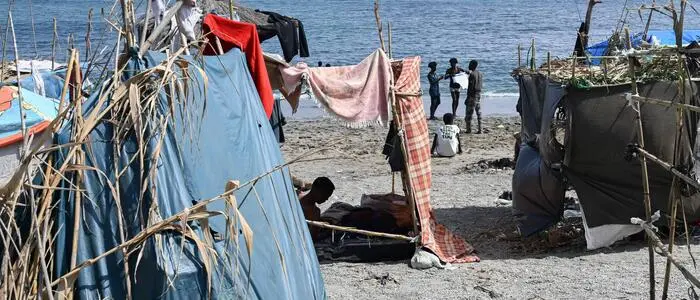 In Ceuta haben Migranten, die nicht zurückgekehrt sind, improvisierte Lager gebaut