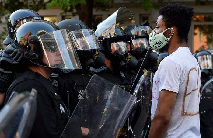 Die Proteste richten sich gegen Polizeigewalt und Rassismus