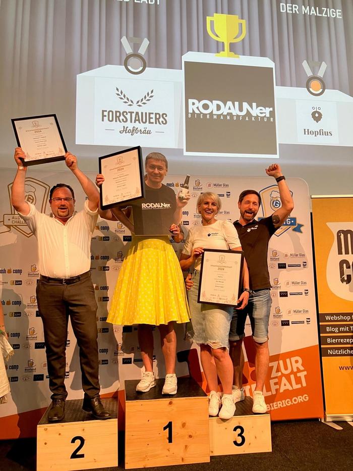 Matthias Schmiedberger (l.) jubelt über den Vizestaatsmeistertitel bei der Austrian Beer Challenge in Linz