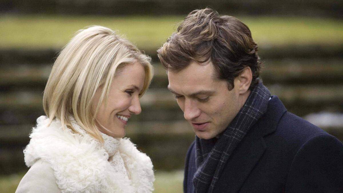 Cameron Diaz und Jude Law in dem Weihnachtsfilm „Liebe braucht keine Ferien“