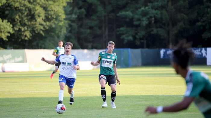 Um es gleich vorweg zu nehmen: Mehr als ein 1:1 Unentschieden schaute am Freitagabend beim Regionalliga-Fußballschlager Sportclub (SK) Treibach gegen Ried Amateure im Stadion Turnerwald nicht heraus. 