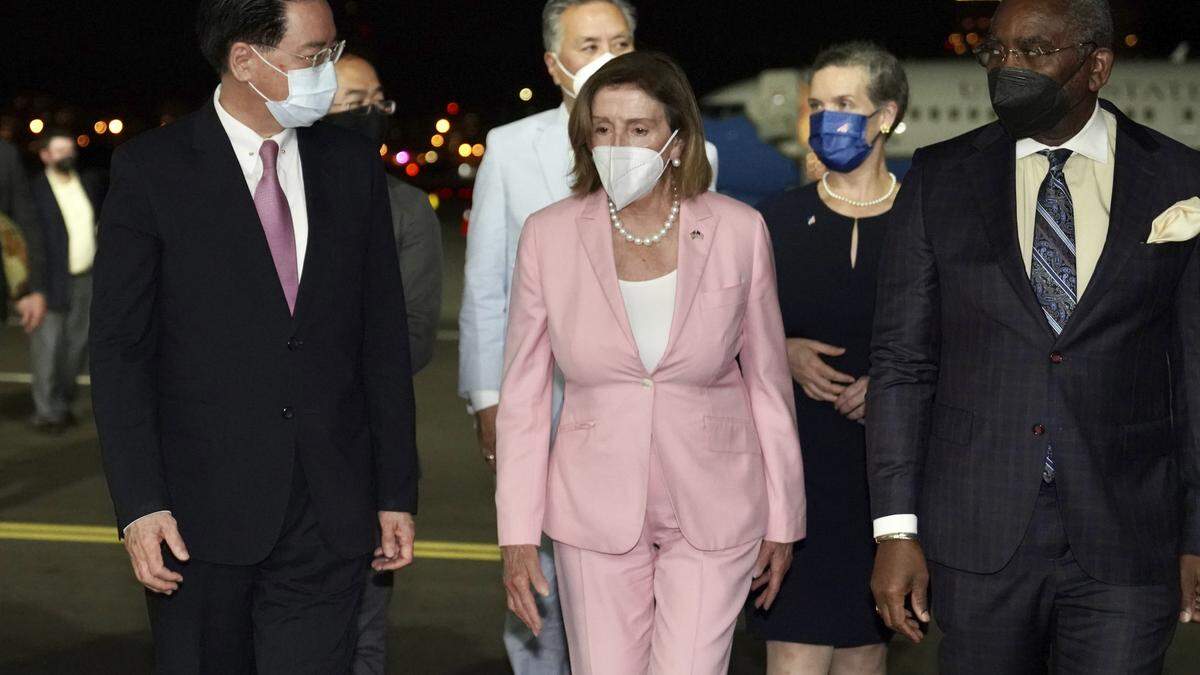 Nancy Pelosi, die Vorsitzende des US-Repräsentantenhauses, bei ihrer Ankunft in Taipeh 