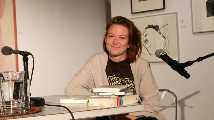 Lena Kolter las Gedichte von Milka Hartman in slowenischer Sprache - Hochsprache und Dialekt.