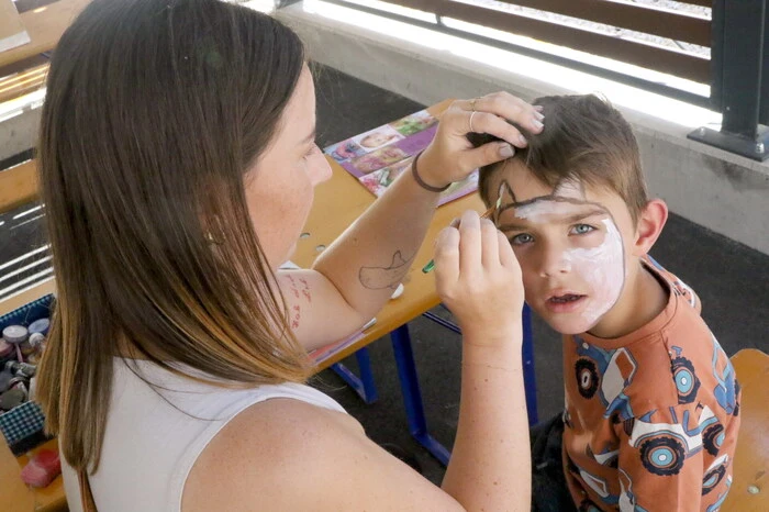 Für die Kleinen stand unter anderen das Kinderschminken und die Hupfburg im Mittelpunkt des Interesses. 