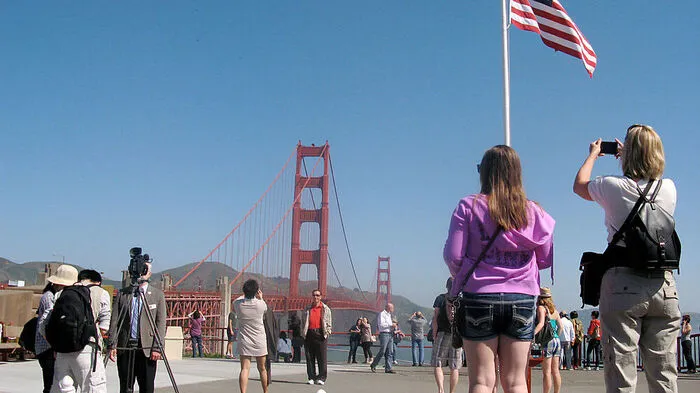 Die Golden Gate Bridge, das vermutlich berühmteste Wahrzeichen von San Francisco, wird 80 Jahre alt. Die damals längste Hängebrücke der Welt wurde am 27. Mai 1937 nach vierjähriger Bauzeit eröffnet.