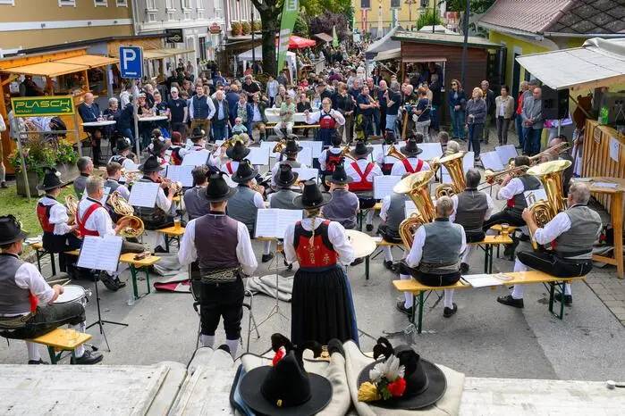 Musikalisch wurde der Umzug vom Musikverein aus dem Zillertal, Tirol, umrahmt.