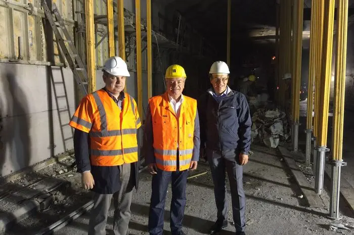Landesrat Anton Lang konnte sich mit Asfinag-GF Rainer Kienreich (re.) persönlich ein Bild von den umfangreichen Arbeiten im Tunnel machen - und sich bei den Mitarbeitern für deren enormen Einsatz bedanken.