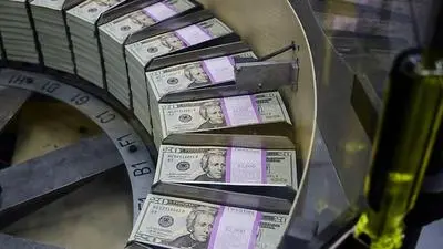 (FILES) In this file photo taken on July 20, 2018, packs of freshly printed 20 USD notes are processed for bundling and packaging at the US Treasury's Bureau of Engraving and Printing in Washington, DC. - The dollar slid versus the euro on August 24, 2018, while stock markets mostly rose before a key speech by the head of the Federal Reserve. "The key highlight today will be Fed Chair Jerome Powells speech," said Jasper Lawler, head of research at London Capital Group, adding that investors would "closely scrutinise" where he stands on the pace of future US interest rate hikes. (Photo by Eva HAMBACH / AFP)