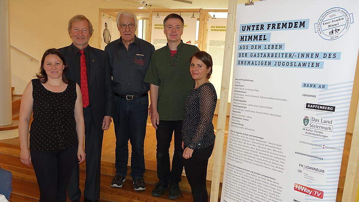 N. Bauernhofer, G. Bleymaier, Niki Ivkovic, Joachim Hainzl und Handan Özbas (v. l.) laden zur Ausstellung	