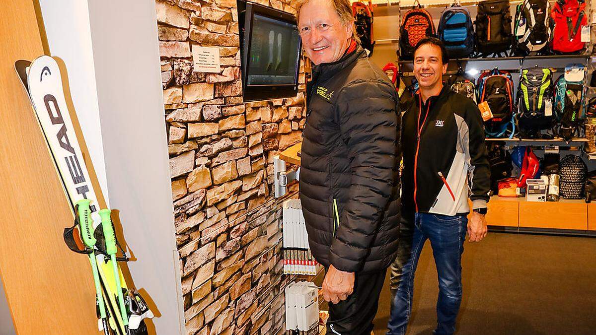 Franz Klammer probierte den in Kärnten einzigartigen Fußscanner im Sporthaus Gruber in Bad Kleinkirchheim aus