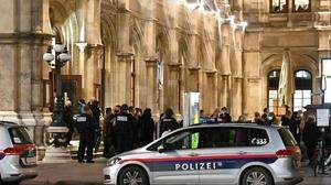 In Wien ist jetzt überall viel Polizei unterwegs - das ist wichtig, damit alle in Sicherheit sein können 