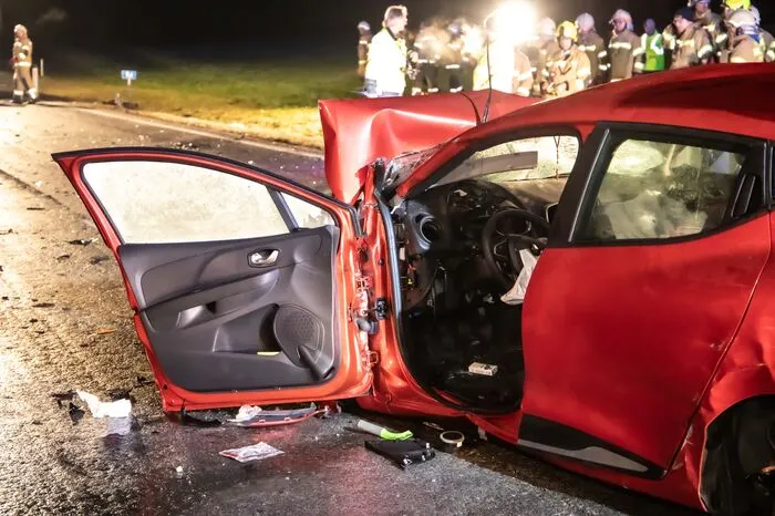 Weitere vier Autos und ein Lkw waren in den Unfall verwickelt. Lesen Sie hier mehr und klicken Sie sich durch die Bilder von den Aufräumarbeiten!