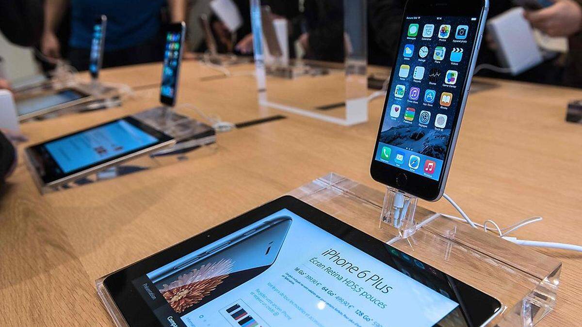 Die Leistungsbremse in alten iPhones veranlasst Behörden nun zu genauen Ermittlungen