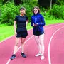 WaibroSports (im Bild links: Gründerin Katerina Sedlackova) entwickelt einen Navigationsgurt für sehbehinderte Menschen