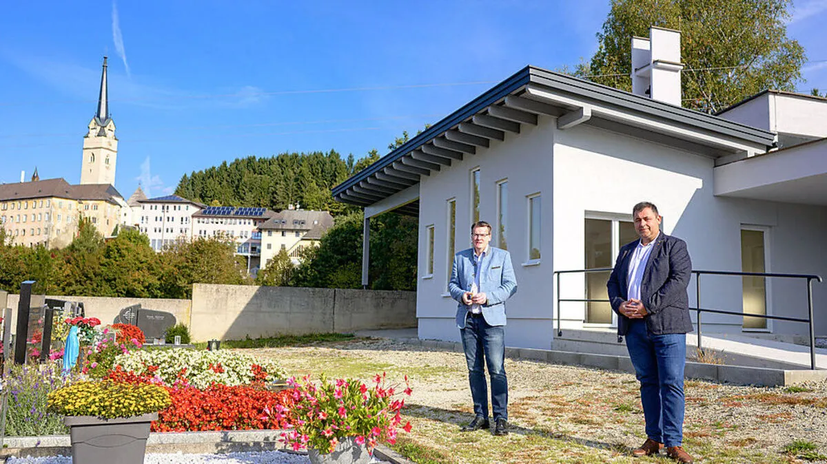 Vizebürgermeister Peter Wedenig (SPÖ) und Stadtrat Stefan Riepl (SPÖ) bei der Besichtigung 