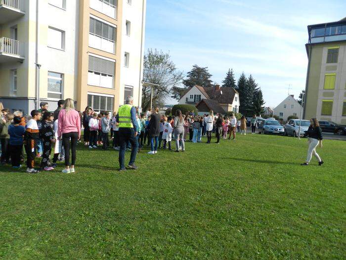 In der Volksschule 2 in Feldbach fand kürzlich eine unangekündigte Brandschutzübung statt