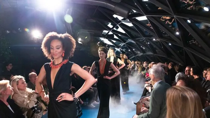 Die Murinsel wurde am Mittwochabend zum U-Boot, zum Amphittheater und zum Catwalk: Schmuckdesigner Hans Schullin präsentierte seine neueste Kollektion.
