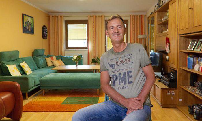 Mirko, der als Sohn eines Gastarbeiters in den 1960er-Jahren nach Österreich gekommen ist, liebt seine neue Heimat Tirol