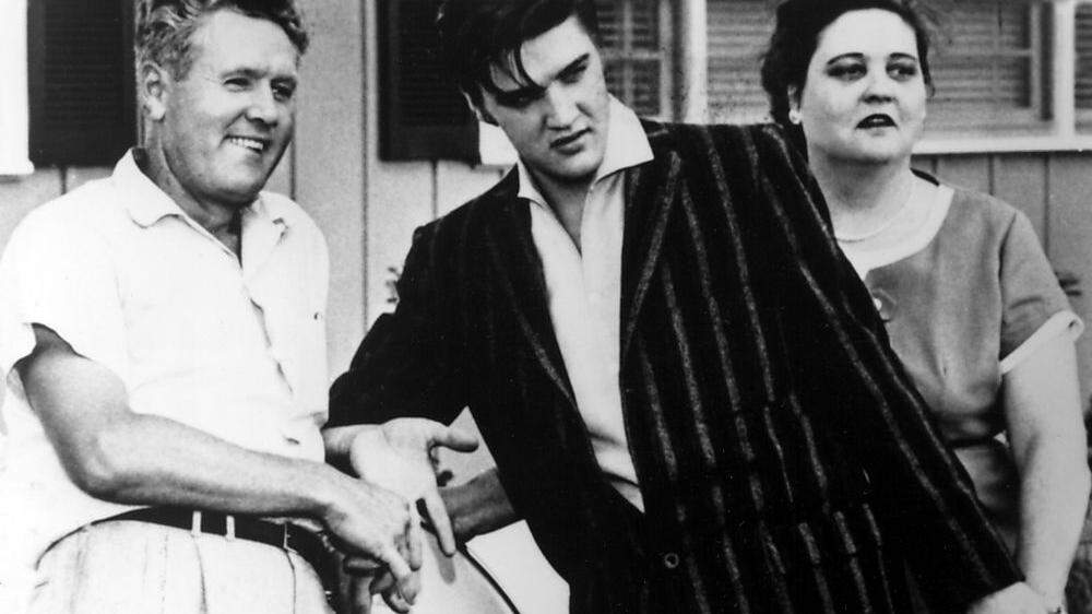 Elvis Presley mit seiner geliebten Mutter Gladys und Vater Vernon