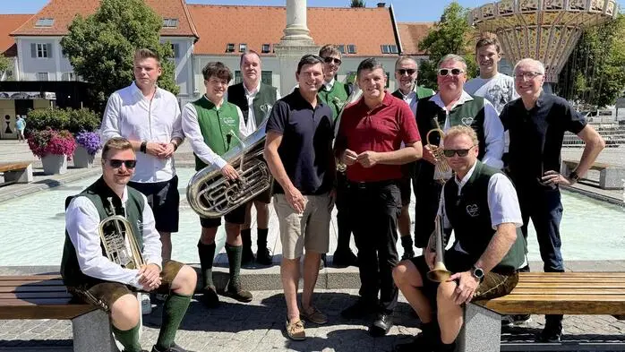 Beim Fürstenfelder Hauptplatzkonzert des Kulturreferates in diesem Sommer konnte Kulturreferent Gregor Sommer die Musiker der „Thermenland Böhmischen“ als musikalische Gäste begrüßen.