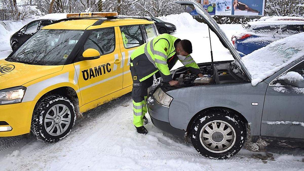 Egal ob für Mensch oder Auto: Wer Hilfe braucht, bekommt sie auch -  trotz Omikron