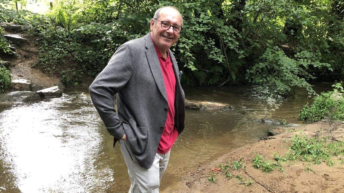 Manfred Kainz entspannt am liebsten am Lemsitzbach, der direkt an seiner Firma vorbeiführt