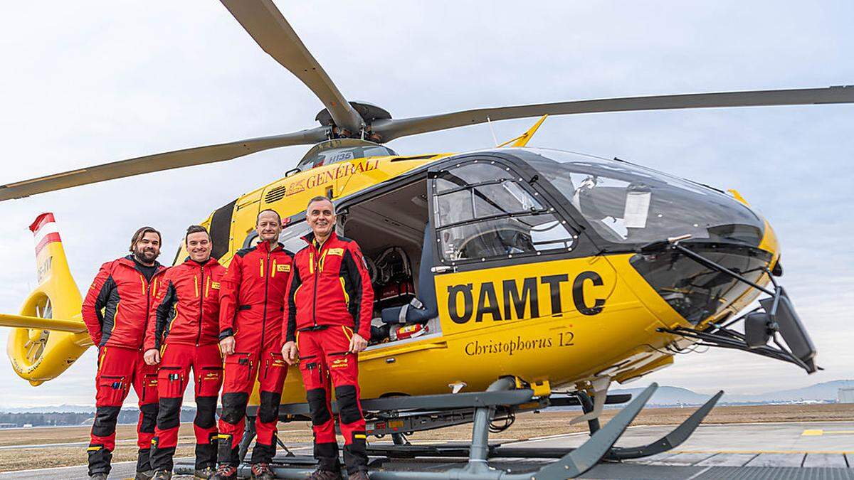 Topmoderner Helikopter – &quot;Top-Profis“ im Team. Im Bild: Michael Schörghuber, Martin Kamper, Thomas Bößner-Weiss, Helmut Holler