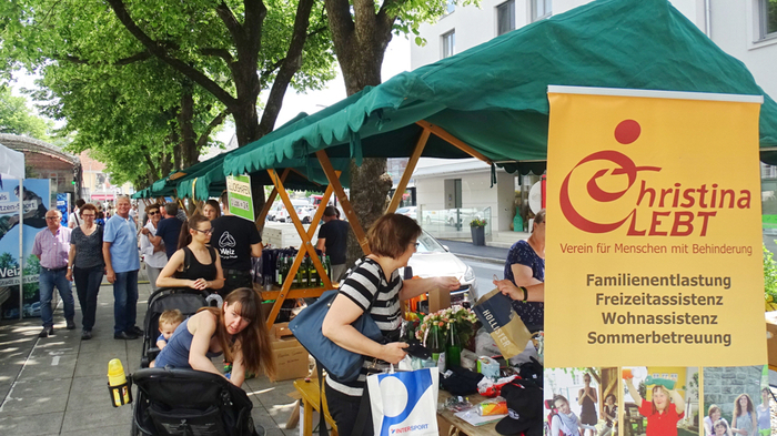 Das Straßenfest von "Christina lebt" lockte bei sommerlichem Wetter viele Besucher an, denen in der Weizer Europa-Allee ein vielseitiges Programm geboten wurde.