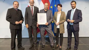 Landeshauptmann-Stellvertreter Josef Geisler, Landeshauptmann Anton Mattle, Bernd Hradecky, Landtagspräsidentin Sonja Ledl-Rossmann und Landeshauptmann-Stellvertreter Georg Dornauer