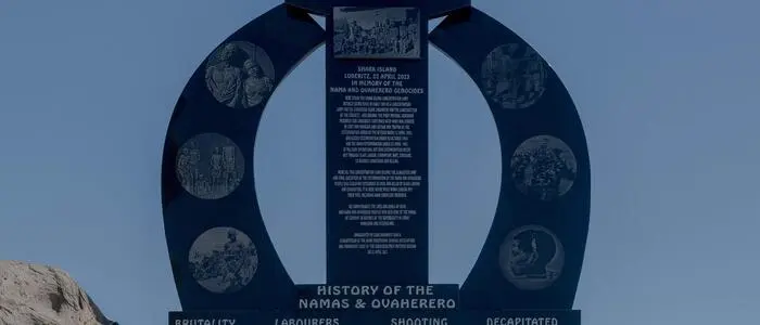Das Völkermord-Denkmal in der Nähe von Lüderitz erinnert an zehntausende tote Herero und Nama