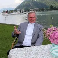 Papst Leo XIV. ernannte Erich Aichholzer zum Monsignore. Im Sommergespräch blickt er auf sein Leben mit Gott zurück