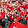 Das typische Berliner Fußballbild mit österreichischen Fans