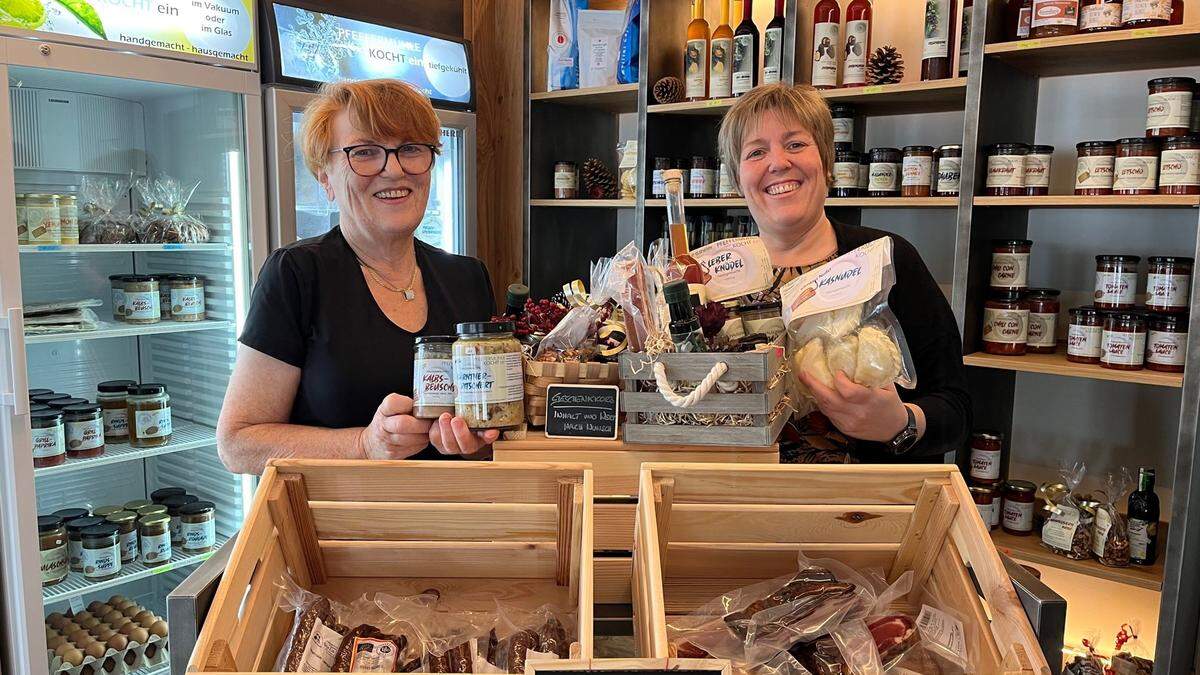 Monika Thurner und Tochter Yvonne Thurner bieten in ihrem &quot;s'Gschäft beim Wirt&quot; alle Speisen auch im Glas oder tiefgefroren an.