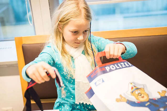 Für die Besucher gab es eine Kinderpolizei-Ausstattung.