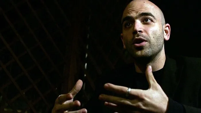 Muss für seine Recherche über die Mafia mit einem Leben im "Unsichtbaren" bezahlen: Roberto Saviano
