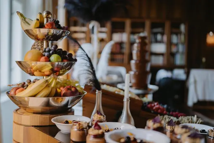 Zwischen funkelnden Lichtern, swingender Musik und kulinarischen Höhepunkten von Küchenchef Martin Steinkellner verwandelte sich das Jugendstiljuwel in eine Bühne der Eleganz.